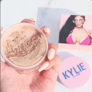 βΌοΈBOGO 50%βΌοΈ πβ¨Kylie Loose Illuminating Powder